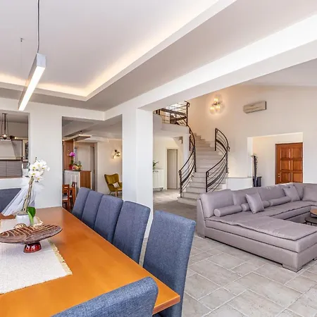 Crystal Villa Pouládes