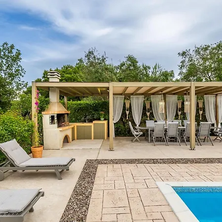 Vilă Crystal Pouládes