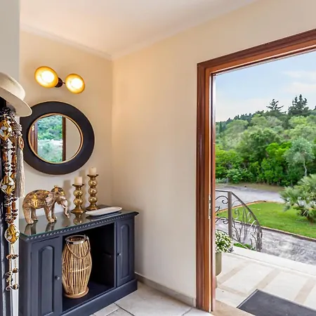 Crystal Vilă Pouládes