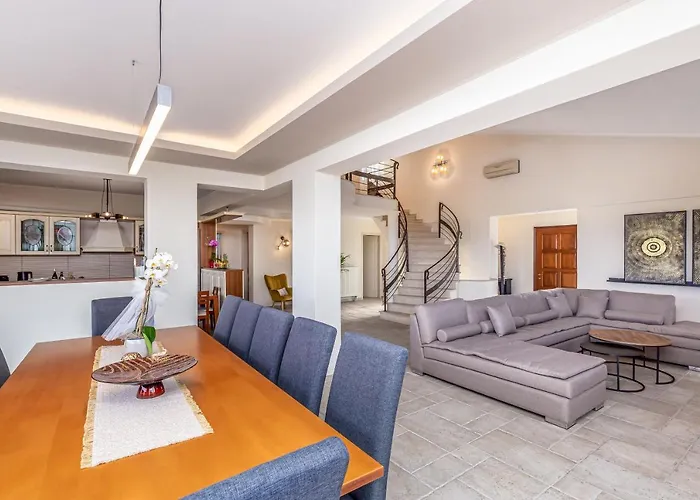 Crystal Villa Pouládes